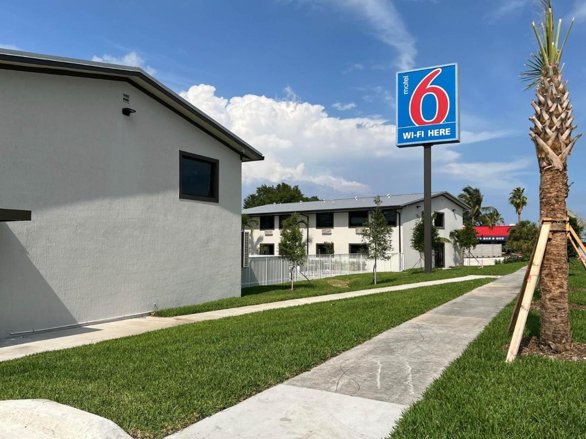 Motel 6-Fort Lauderdale, Fl ภายนอก รูปภาพ